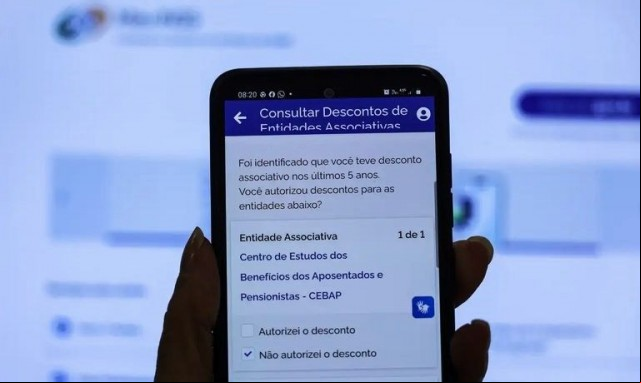 Aposentados e pensionistas começam a receber descontos indevidos nesta segunda (26)